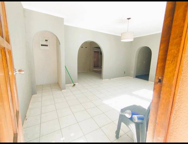 5 BEDROOM HOUSE FOR SALE IN SUNWARD PARK